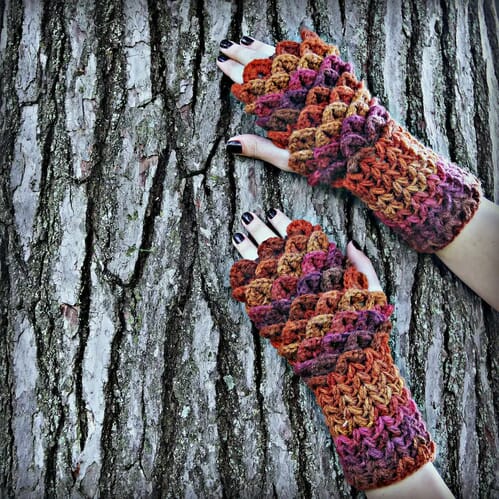 Crocodile Stitch Mini Scale Gloves