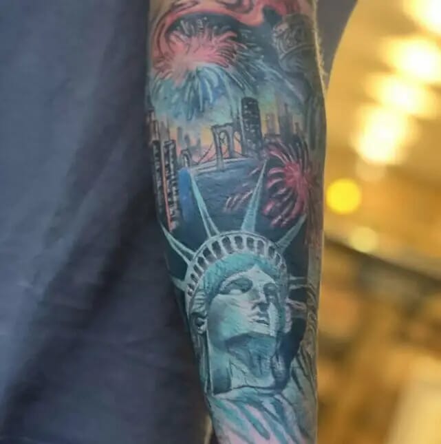 31 Statue of Liberty Tattoo Designs – A Tribute to the Iconic Lady of ...