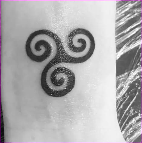 15 Triskele Tattoo Art Designs That Embrace the Power of Celtic ...