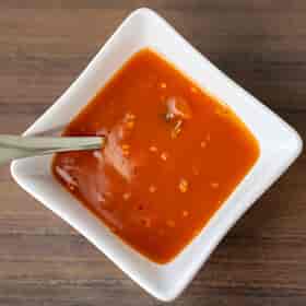 20-Minutes Homemade Cayenne Pepper Hot Sauce Recipe To Try