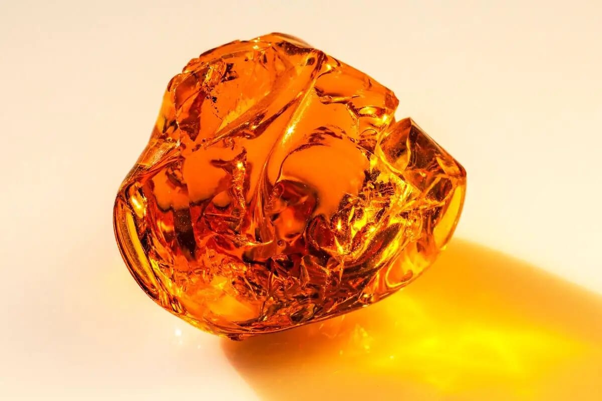 The-Amber-Light-A-Guide-To-The-Amazing-Amber-Crystal